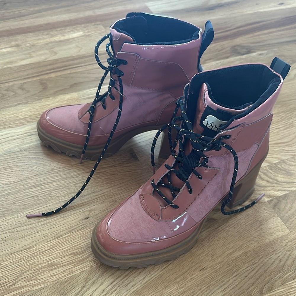 Sorel pink heeled lace up Brex booties size 9